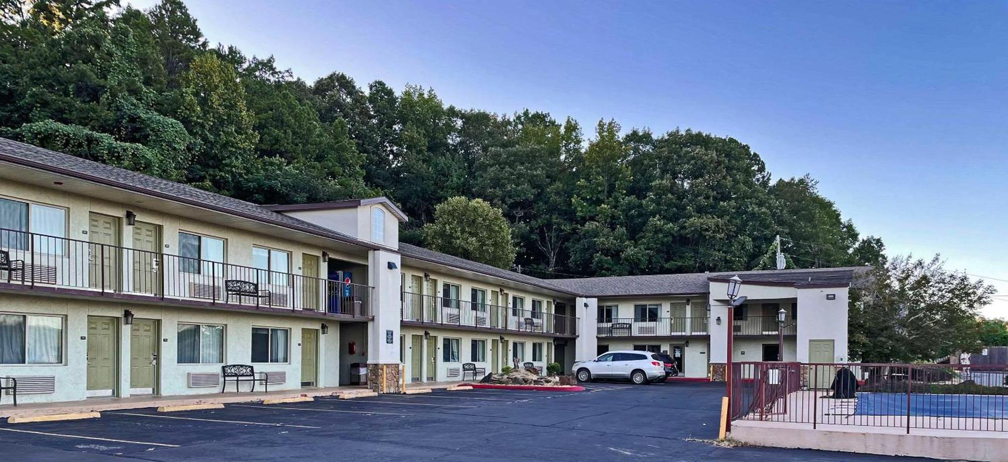 Quality Inn Clinton North Exteriér fotografie