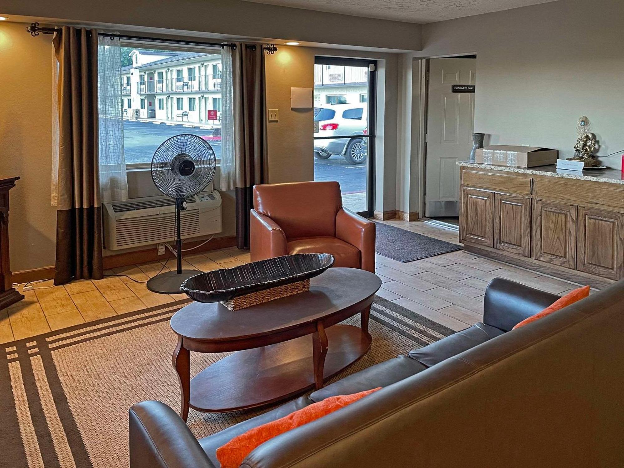 Quality Inn Clinton North Exteriér fotografie