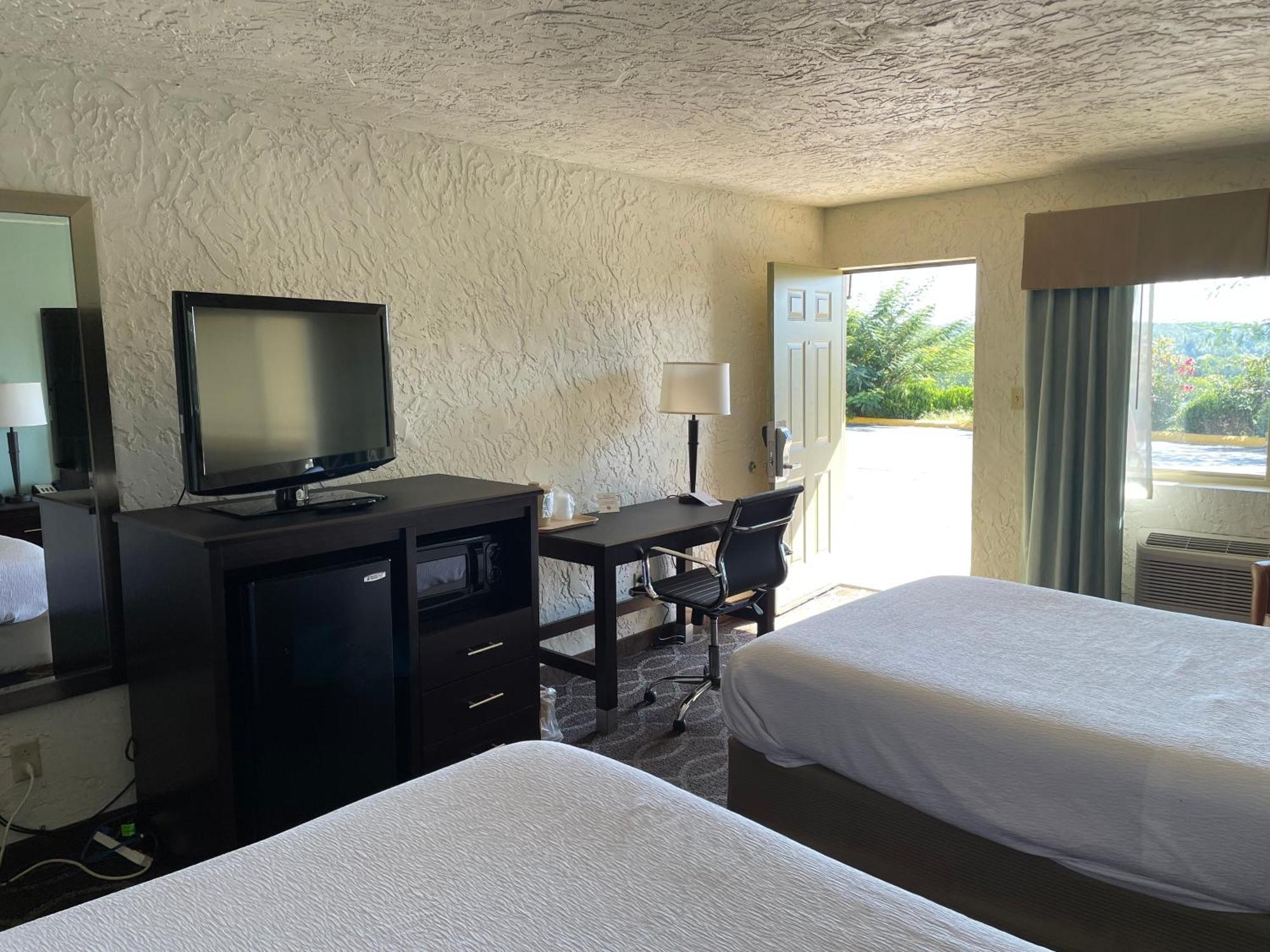 Quality Inn Clinton North Exteriér fotografie